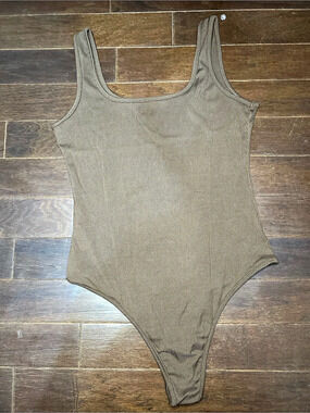 Ribbed One-Piece Swimsuit in Brown Size Large